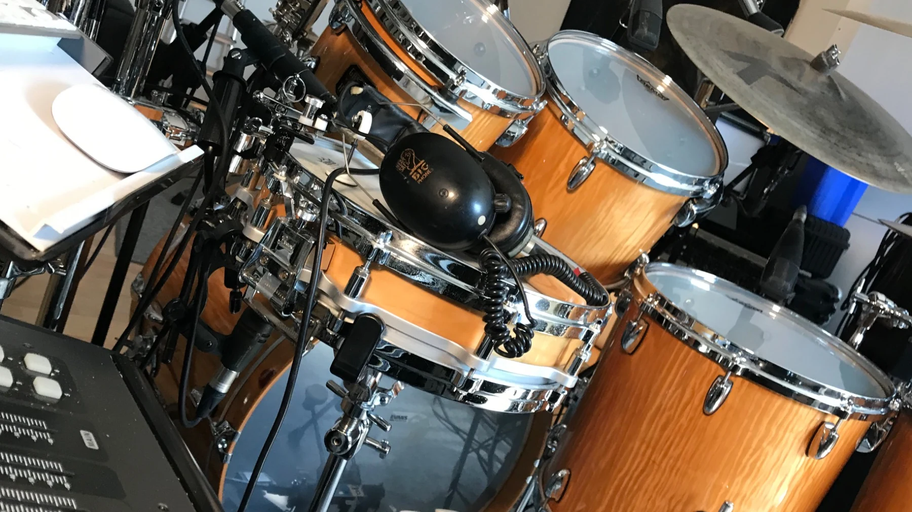 Mikrofoniertes Drumset im Studio